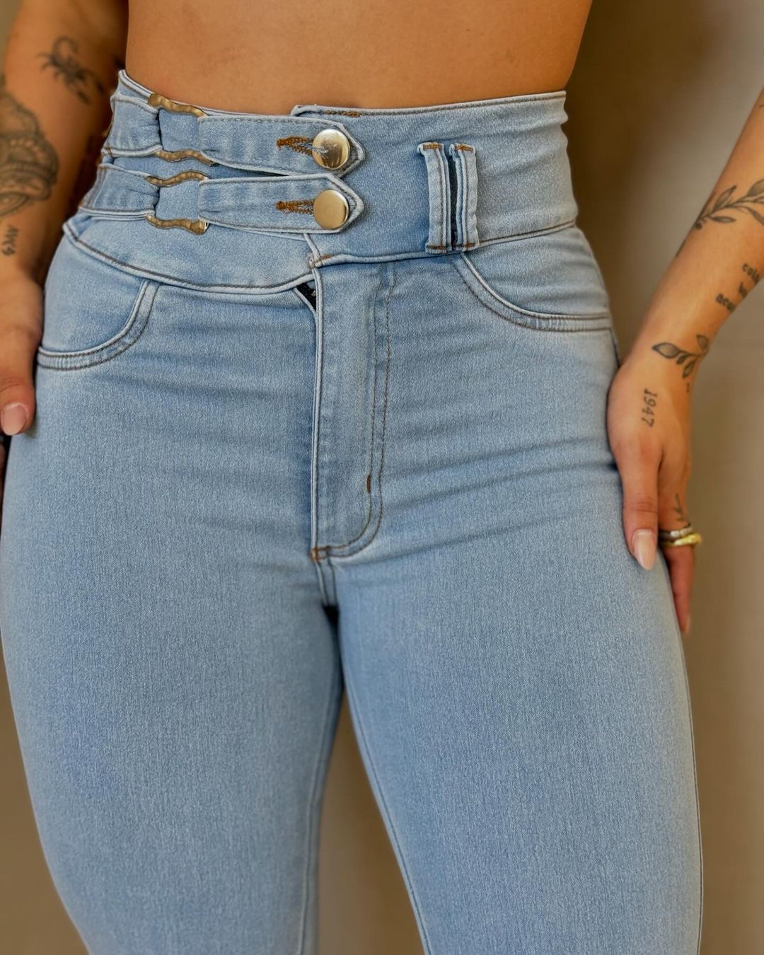 High-Waist Skinny-Jeans mit Pfirsich-Po-Effekt