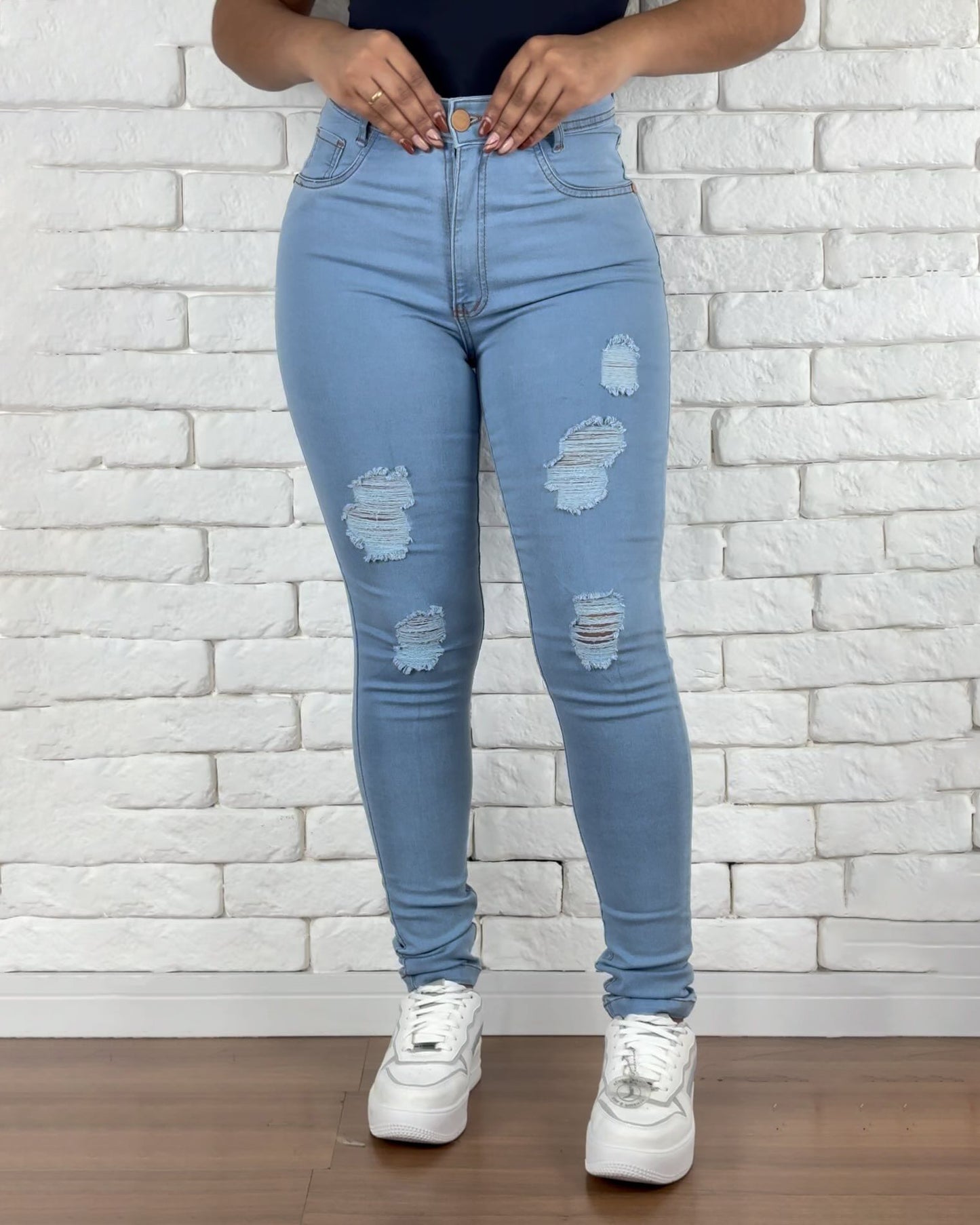 Hochtaillierte Skinny Jeans mit Rissen