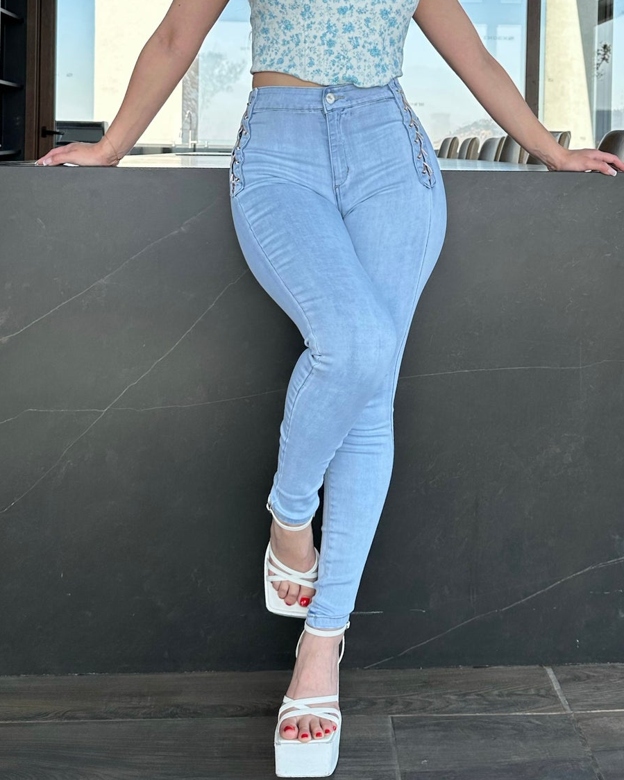 Hellblaue Geflochtene Jeans