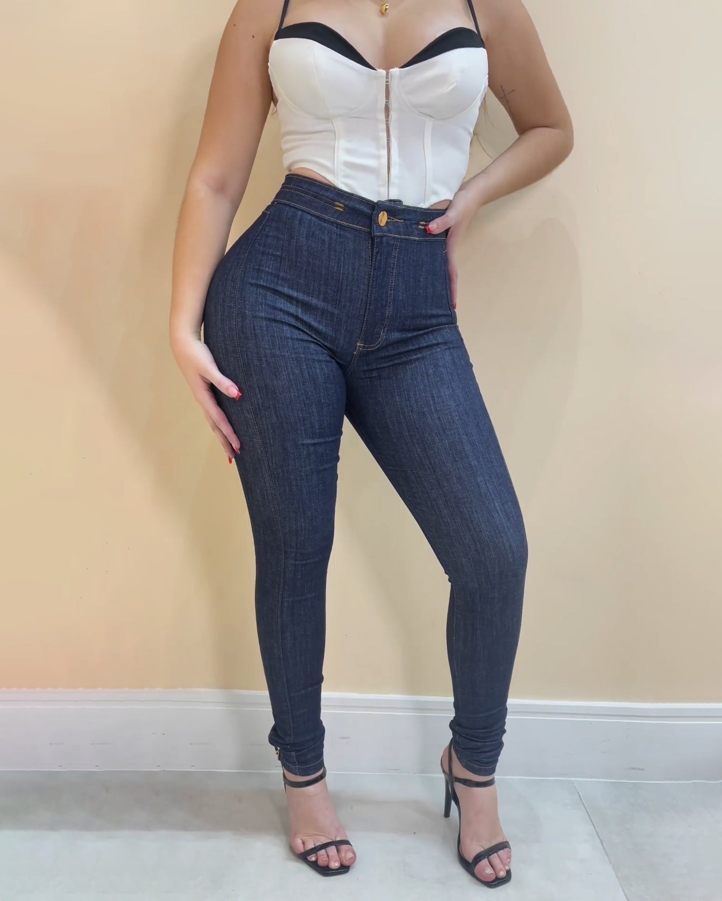 Tiefseeblau High-Rise Skinny-Jeans mit Stretch und Po-Lifting