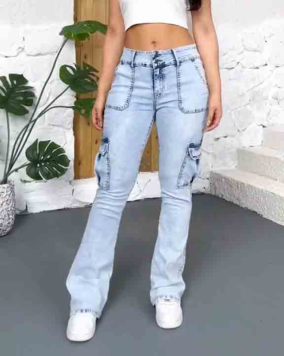 Mehrfachtaschen Doppelknopf Mid-Rise Flared Cargo Jeans