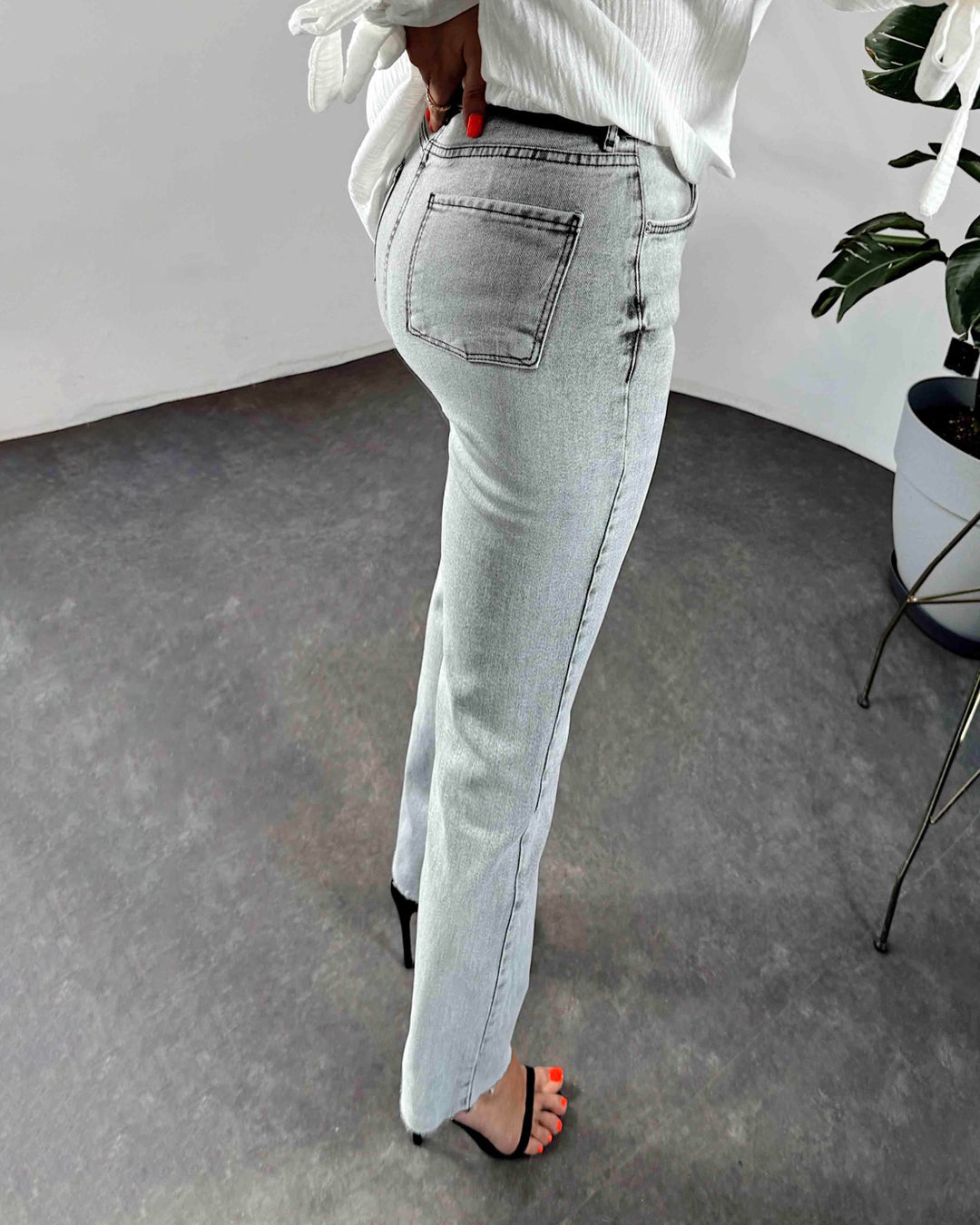 Hochtaillierte Boyfriend Damenjeans Grau