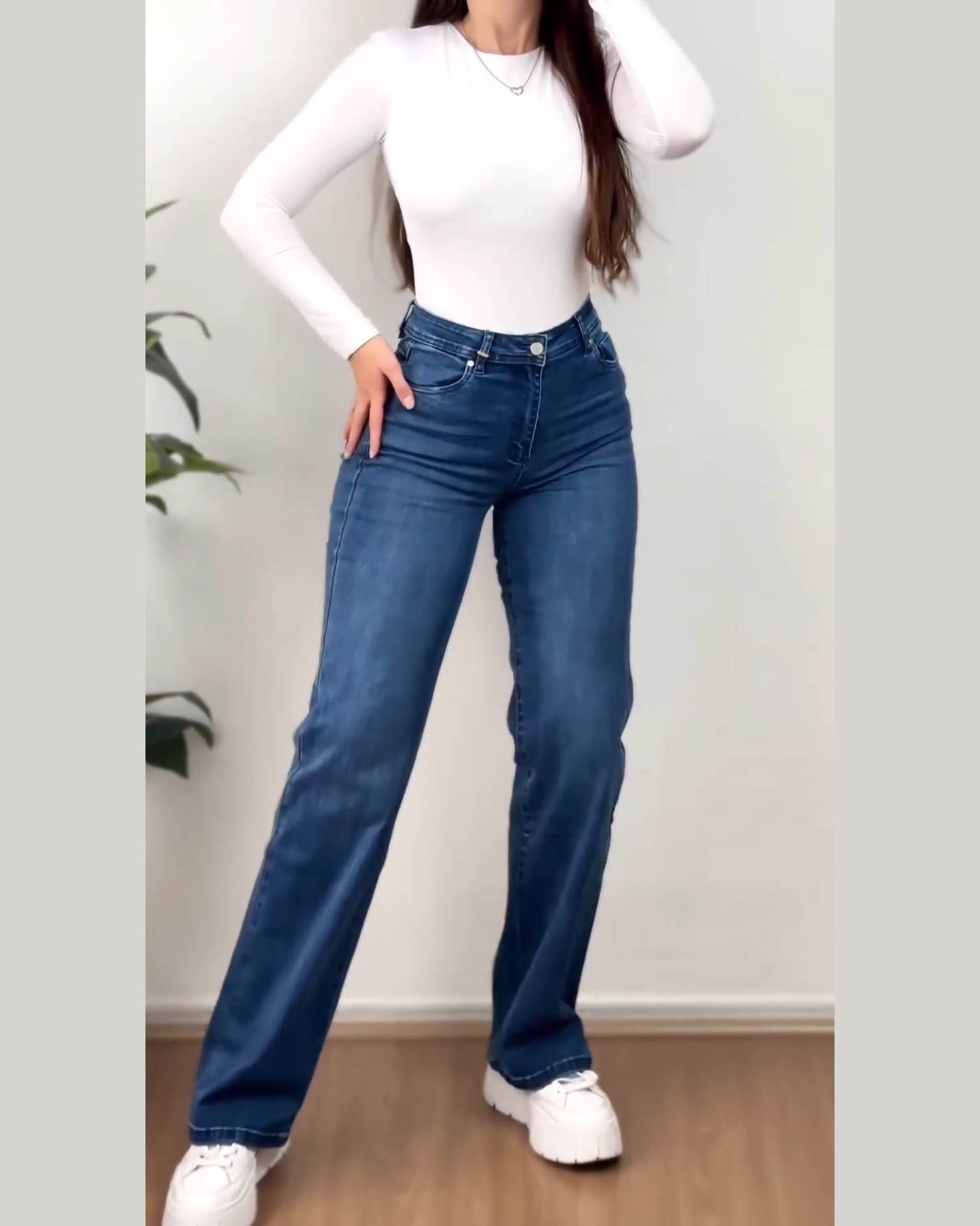 Gerade geschnittene Jeanshose mit weitem Beinverlauf