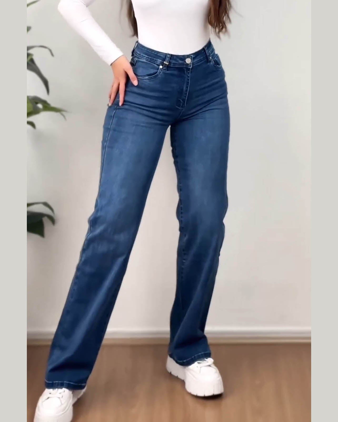 Gerade geschnittene Jeanshose mit weitem Beinverlauf