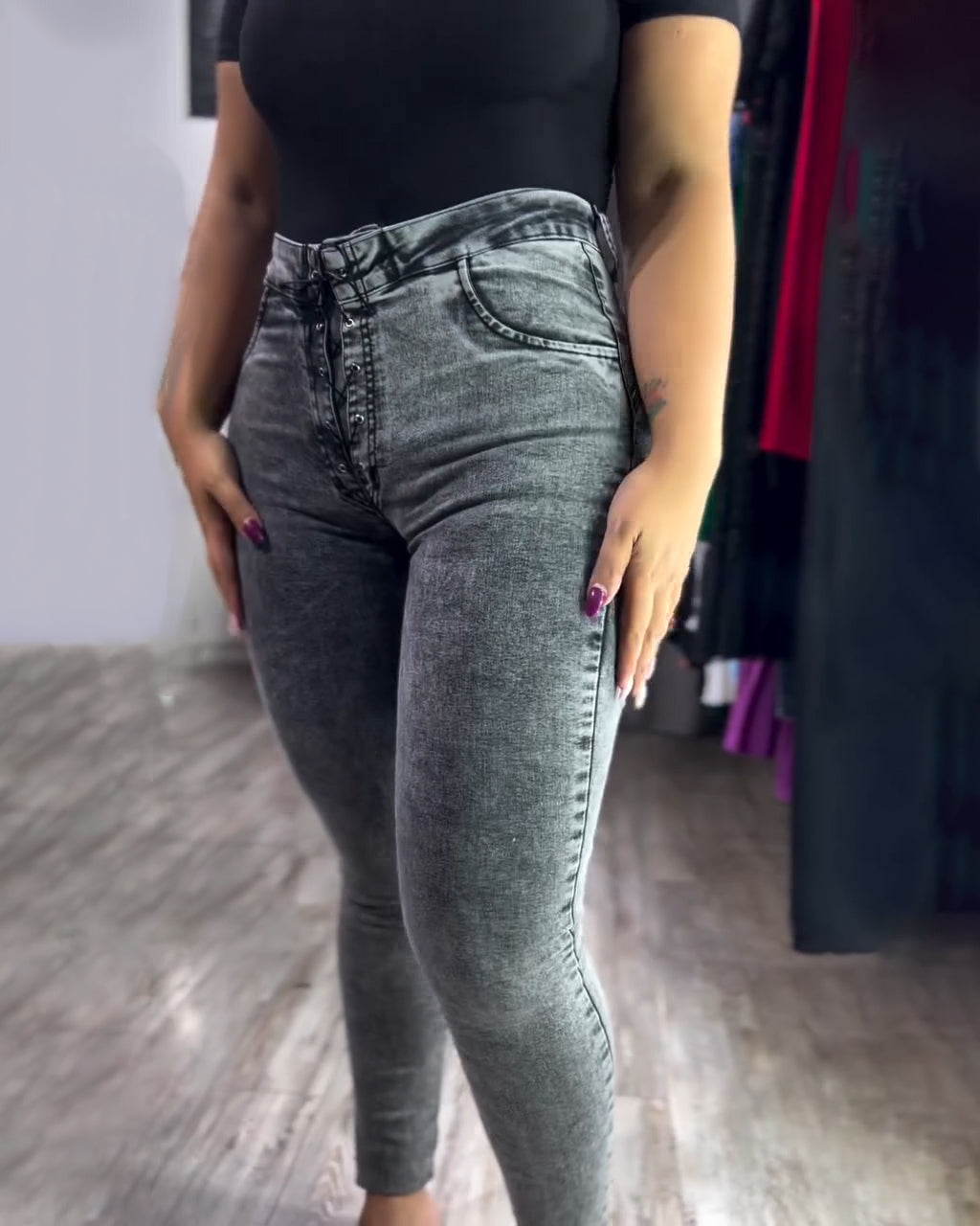 Hochbund-Skinny-Jeans in Grau