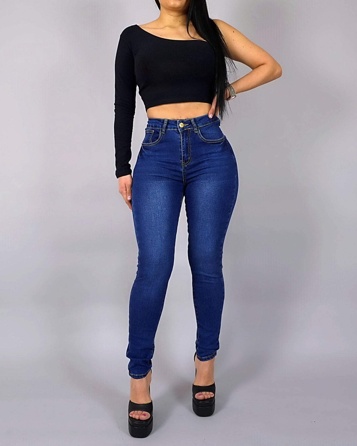 Schlank geschnittene blaue Faja-Jeans