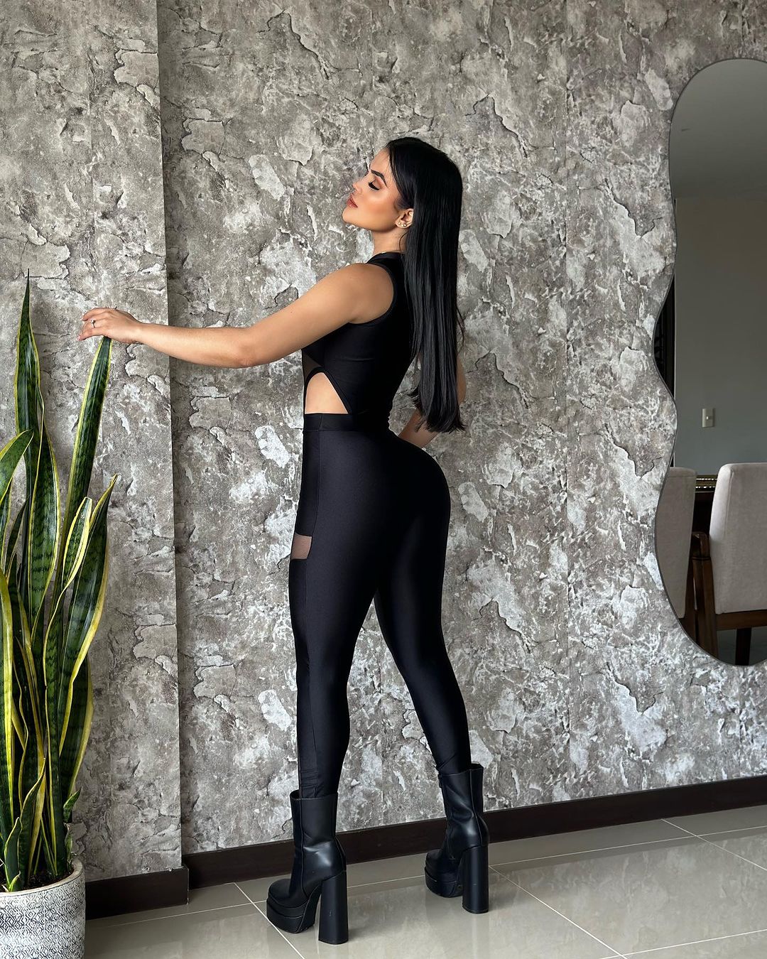 Ärmelloses Jumpsuit mit Einsätzen