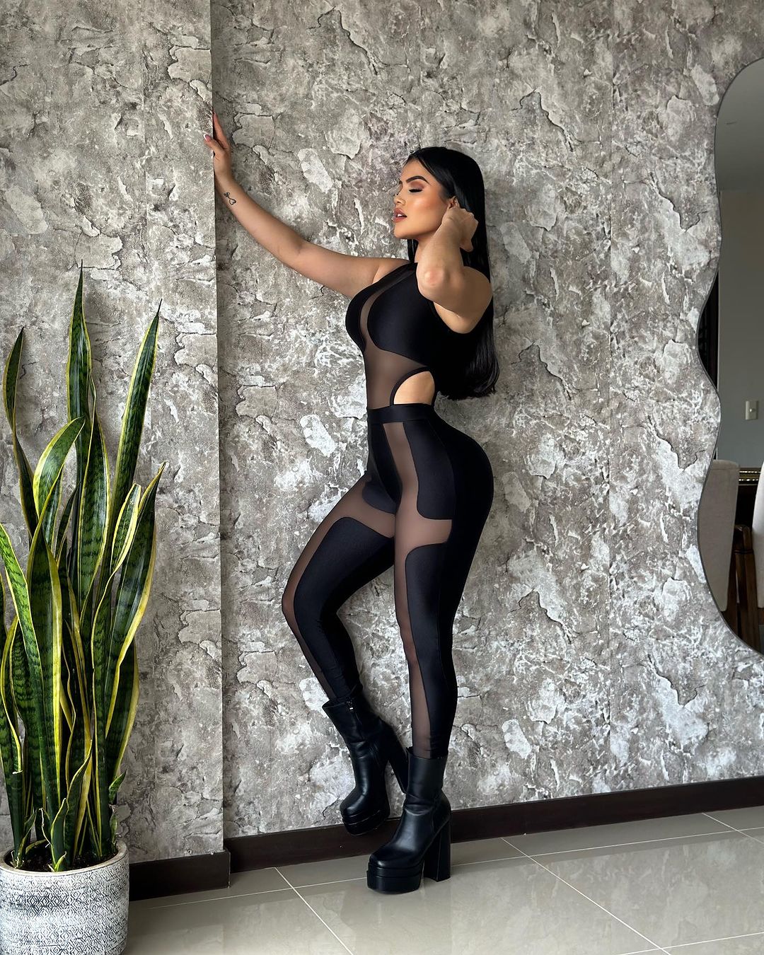 Ärmelloses Jumpsuit mit Einsätzen