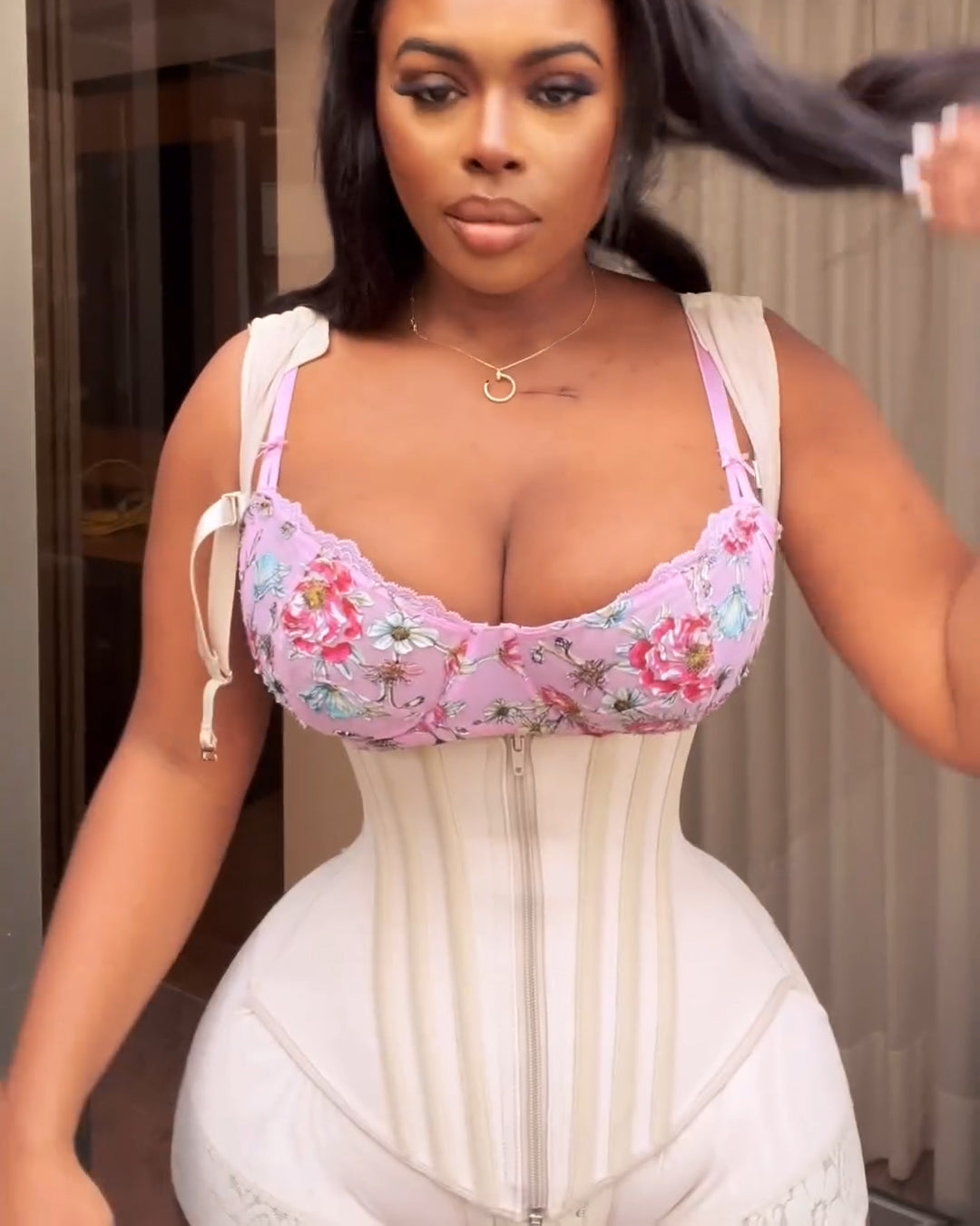 Hochkompressions-Sanduhr-Kurven-Faja