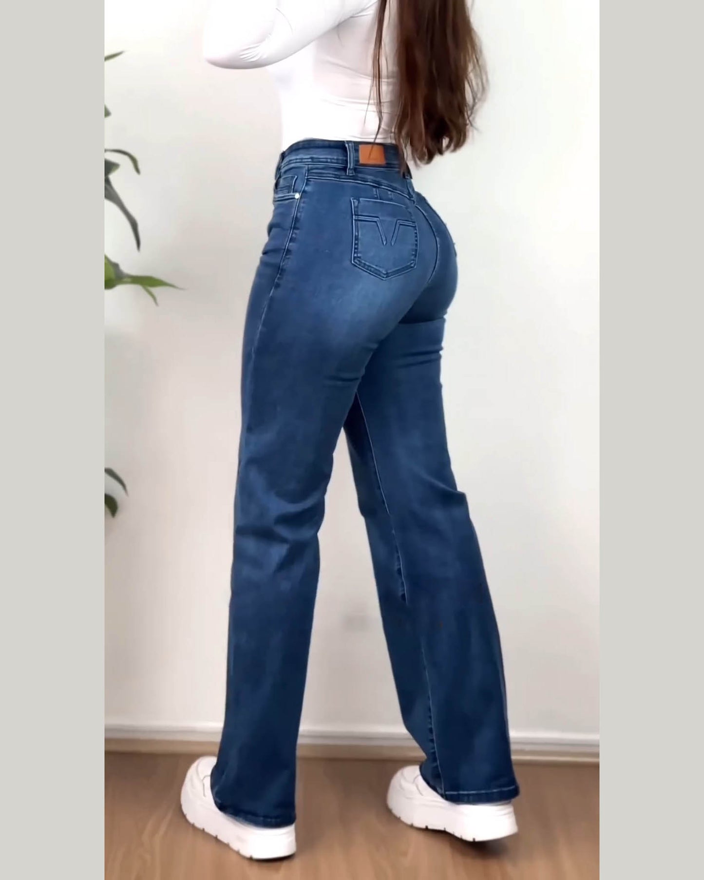 Gerade geschnittene Jeanshose mit weitem Beinverlauf
