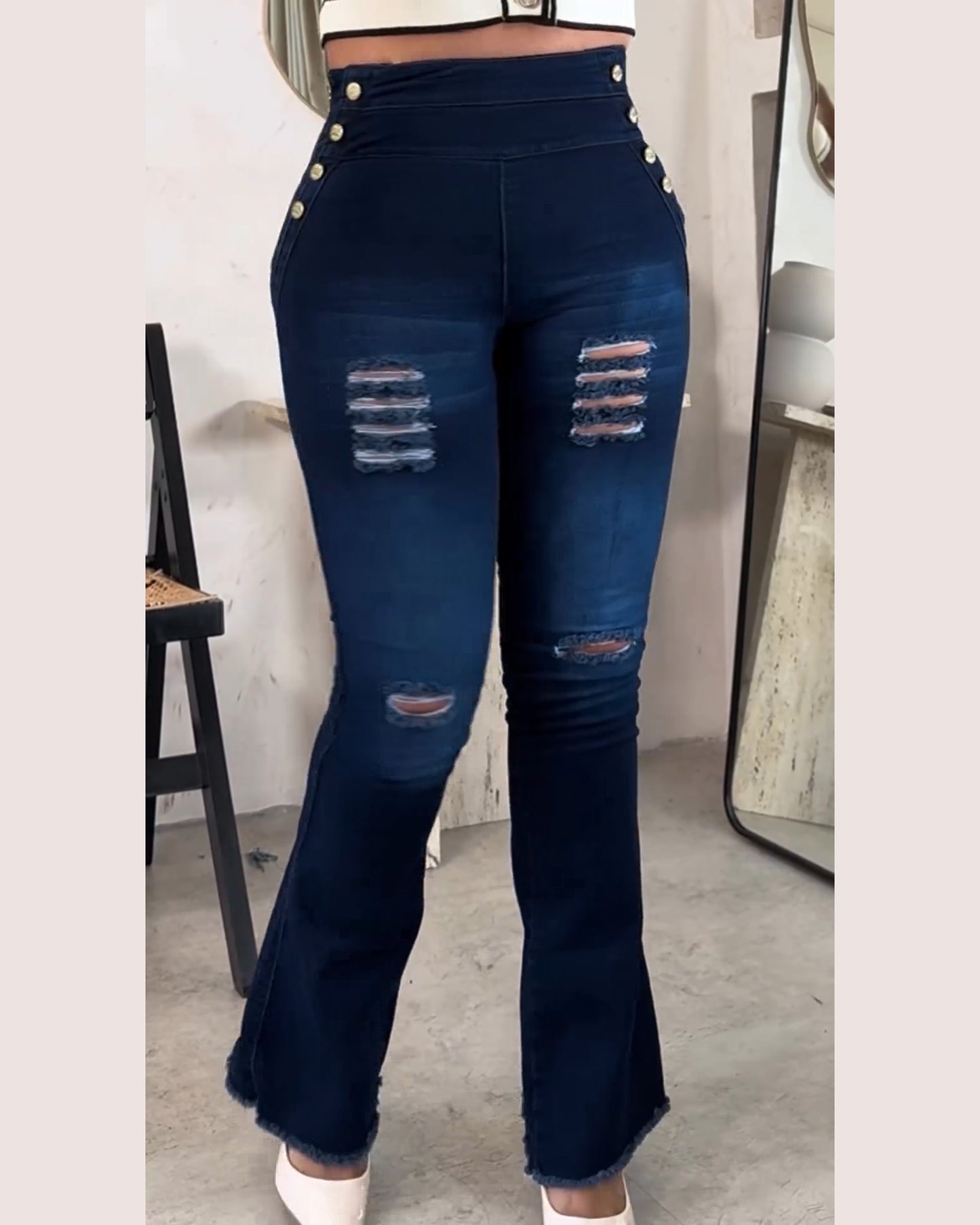 Hochsitzende superelastische Jeans mit Seitenzipp