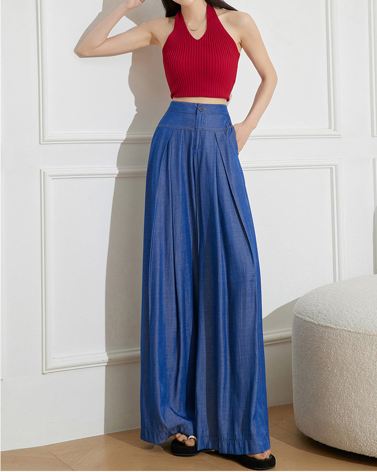 Hochgeschnittene gerade geschnittene Hose mit weitem Beinverlauf