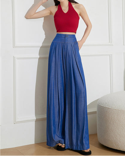 Hochgeschnittene gerade geschnittene Hose mit weitem Beinverlauf