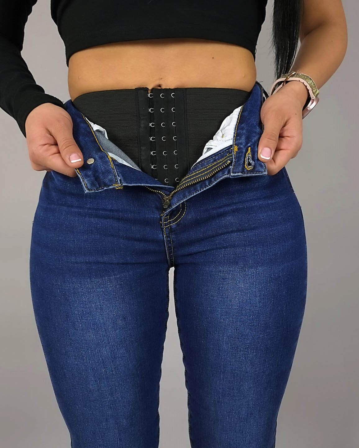 Schlank geschnittene blaue Faja-Jeans