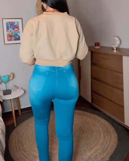 Faja-Jeans mit hellblauer Ozean-Schärpe