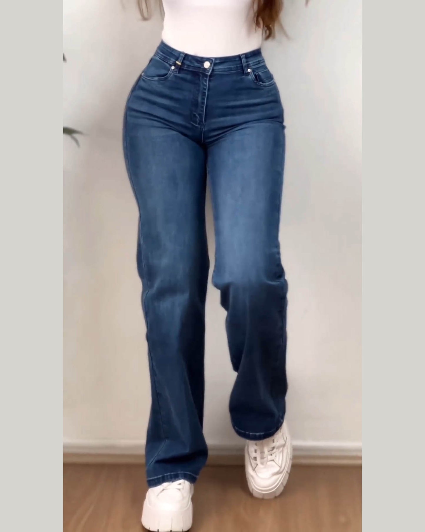 Gerade geschnittene Jeanshose mit weitem Beinverlauf