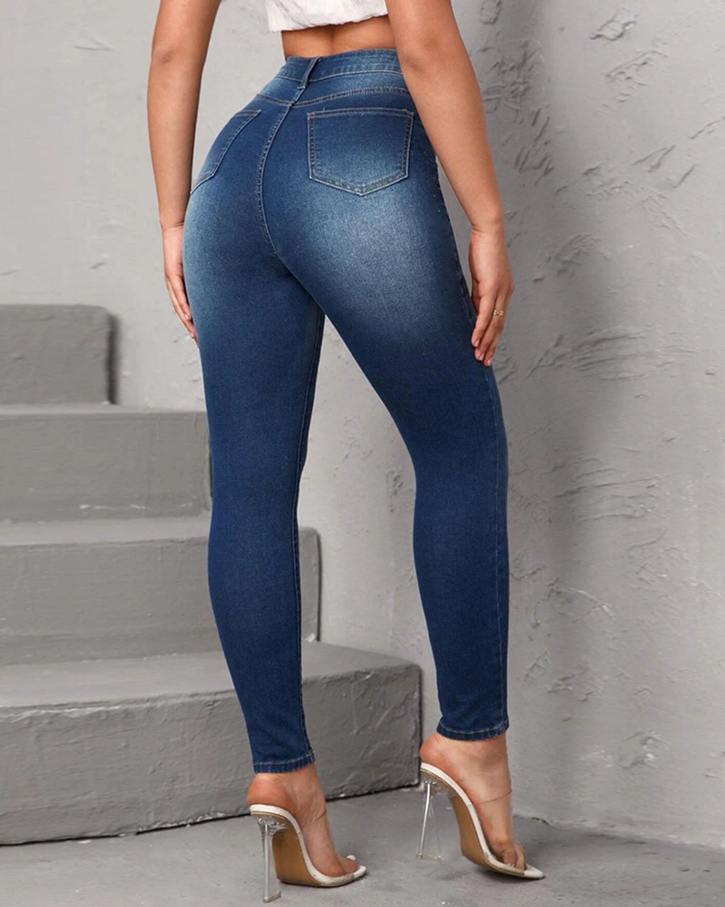 Unregelmäßige Damenjeans