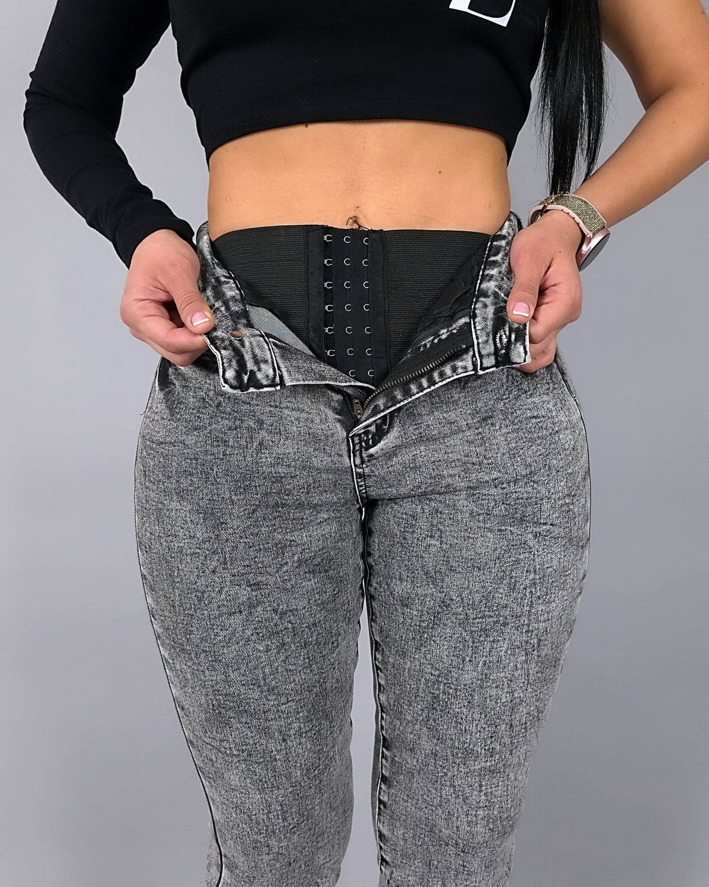Hell-graue Faja-Jeans mit Bauchformung und Shaping-Einsätzen