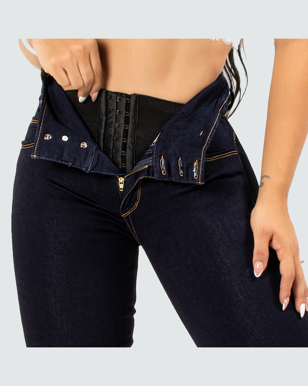 Faja-Jeans mit Figurformung und Bauchkontrolle