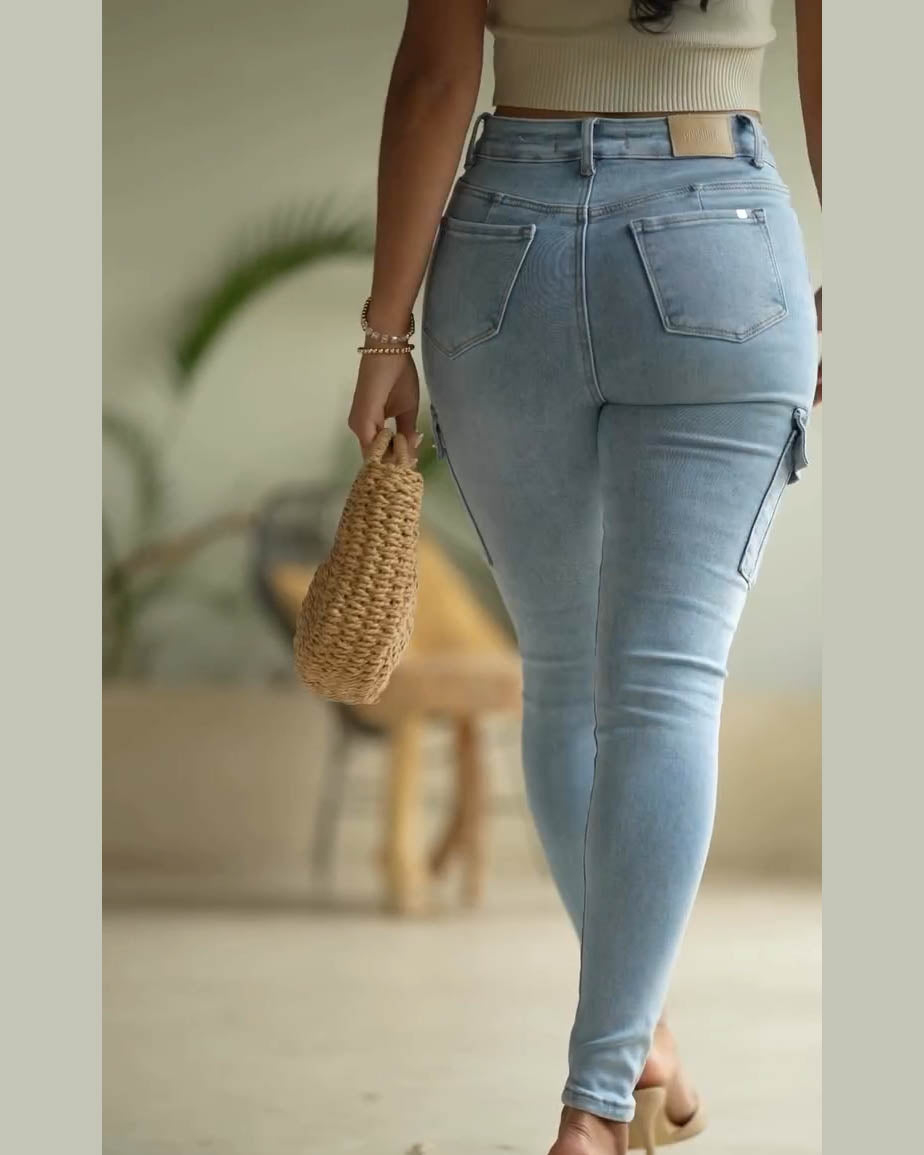 Hell-blaue schlank geschnittene Boory-Jeans