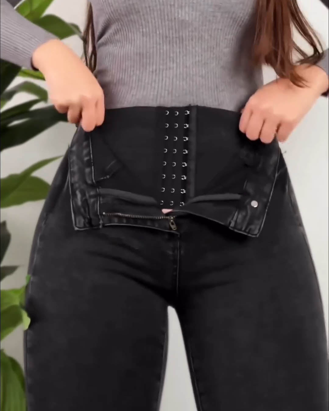 Dunkle graue Faja-Jeans