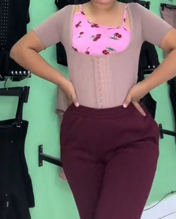 Weste mit Ärmeln für eine geformte Figur