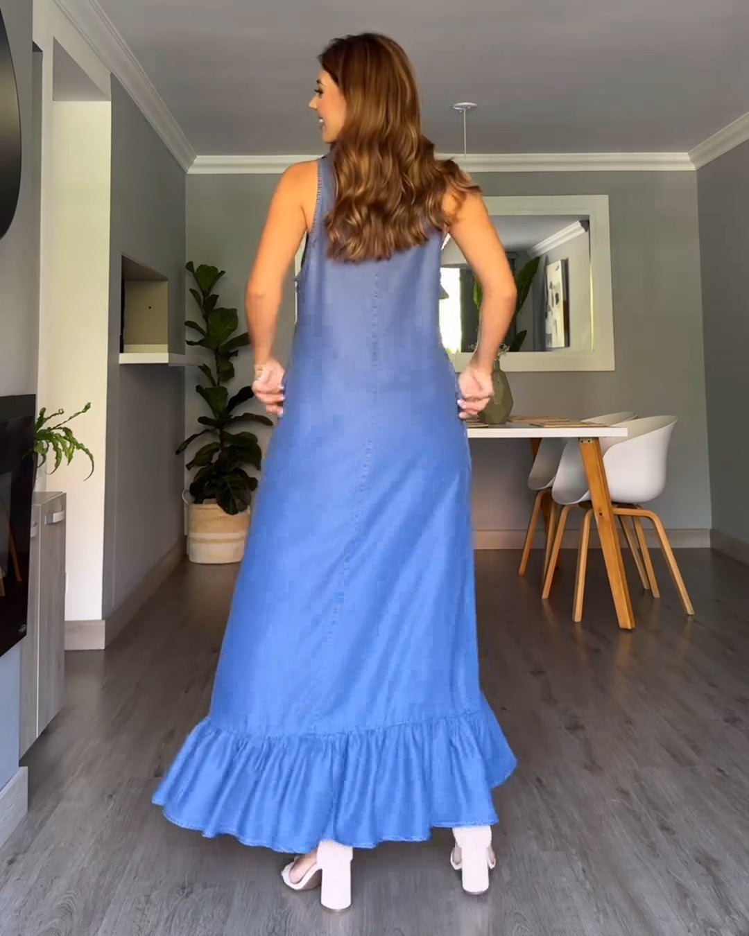 Ärmellose Jumpsuit mit Knöpfen