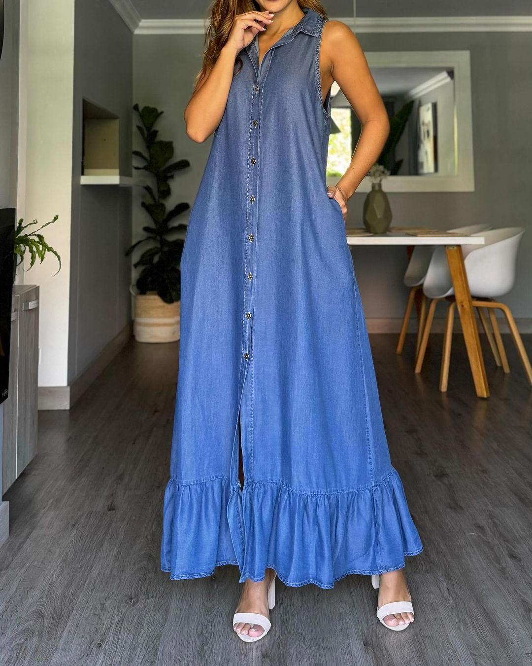 Ärmellose Jumpsuit mit Knöpfen