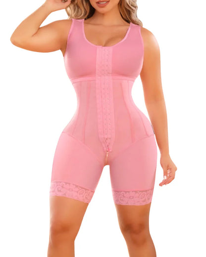 Sanduhrfigur mit pinkem BH und Bügel