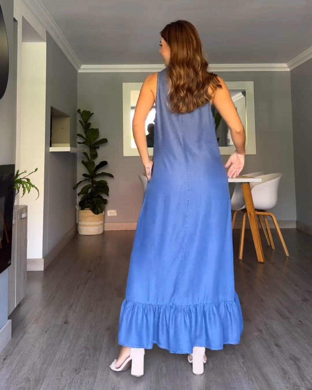 Ärmellose Jumpsuit mit Knöpfen