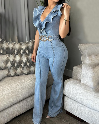Jumpsuit aus hellgewaschenem Denim mit Gürteldetail und V-Ausschnitt