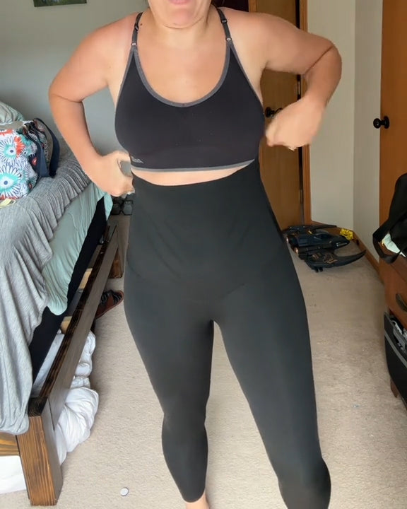 Hochgeschnittene Strumpfhose mit nahtloser Bauchformung und Stretch-Material