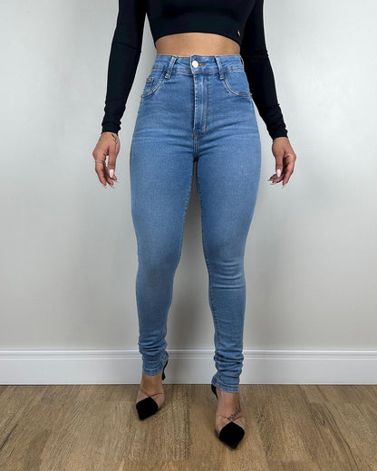 Hellblaue High-Waist Skinny-Jeans mit Booty-Lift-Effekt