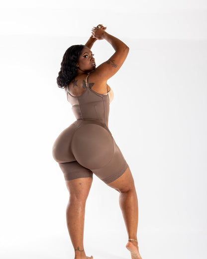 Aphrodite - Maßgeschneiderte Faja mit dünnen Trägern