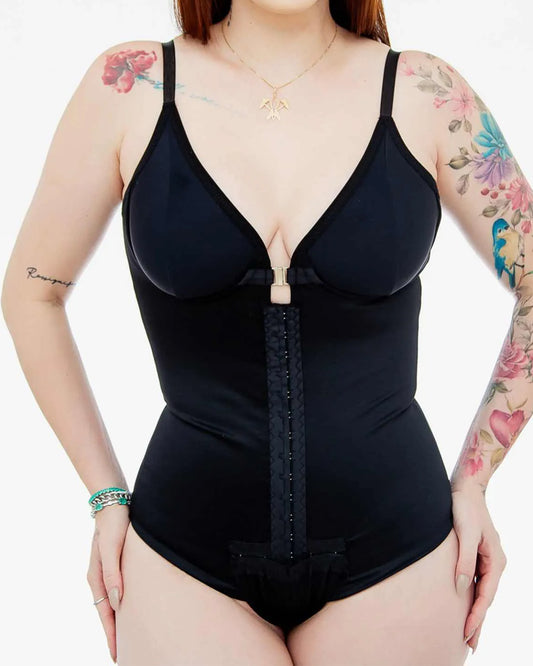 Dreieckiger Jumpsuit mit Knopfverschluss (Vorbestellung)