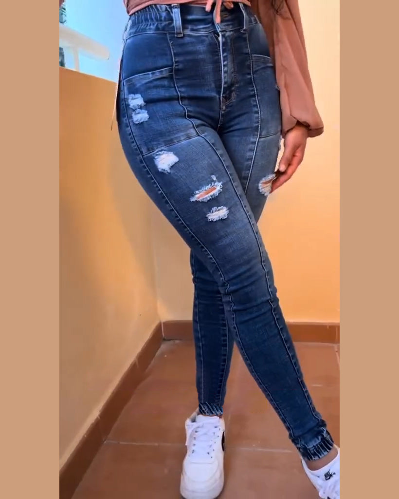Hochbund-Skinny-Jeans mit Po-Push-up und Rissen