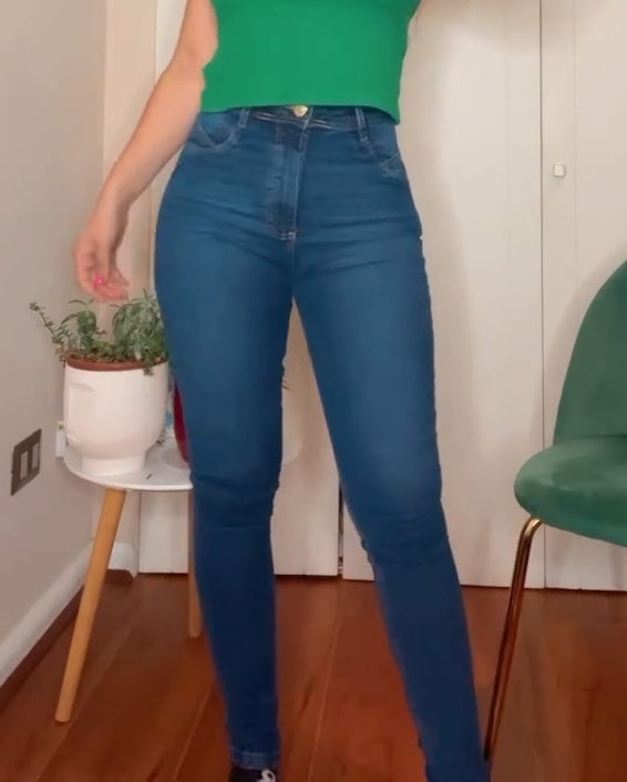 Faja-Jeans mit petrolfarbener Korsage