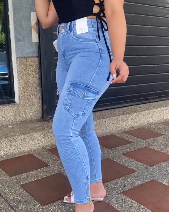 Hochtaillierte Slim Jeans mit seitlichen Taschen