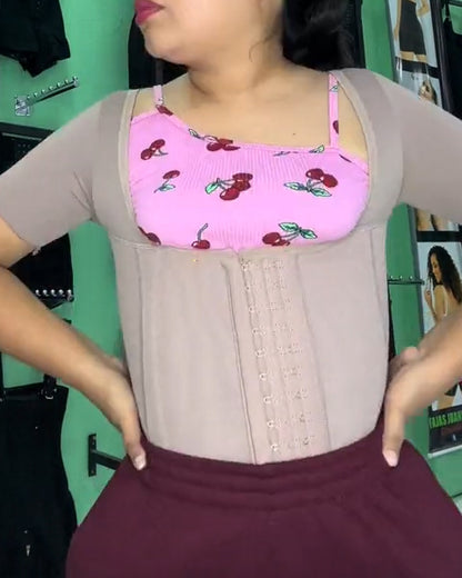 Weste mit Ärmeln für eine geformte Figur