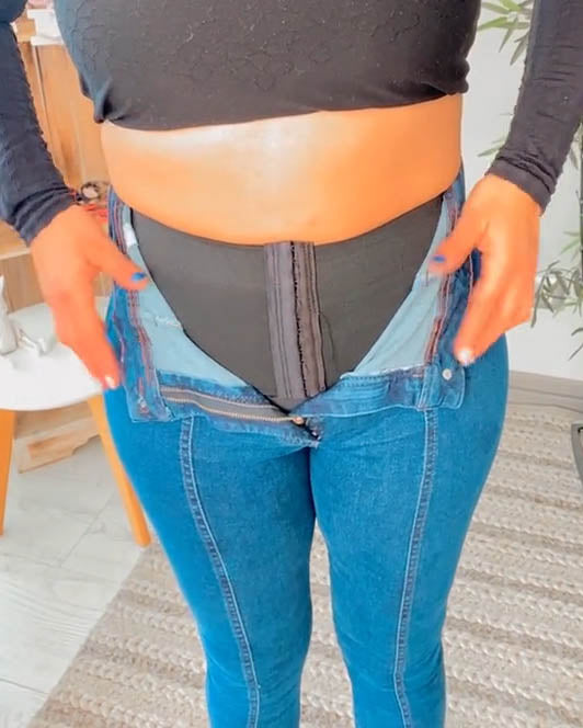 Bauchformierende Faja-Jeans