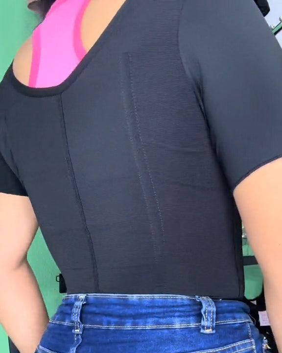 Weste mit Ärmeln für eine geformte Figur