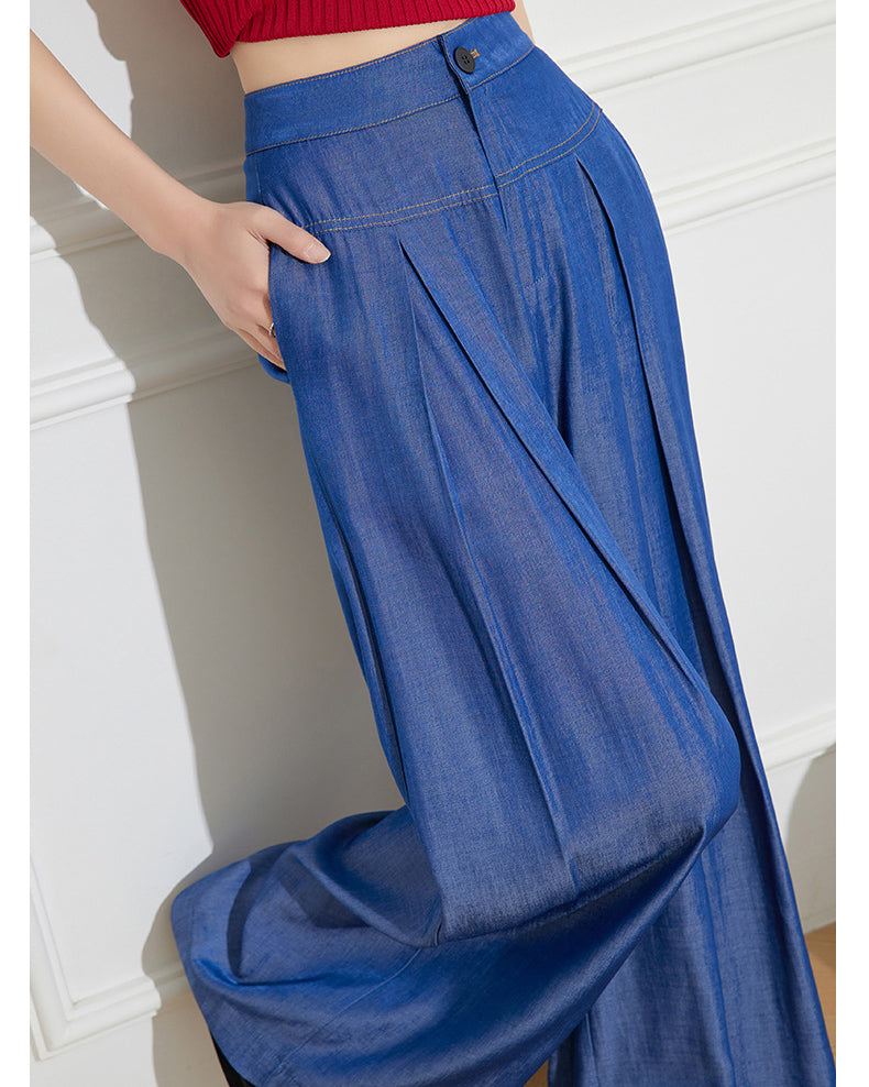 Hochgeschnittene gerade geschnittene Hose mit weitem Beinverlauf