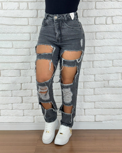 Gerade Jeans mit großen Rissen