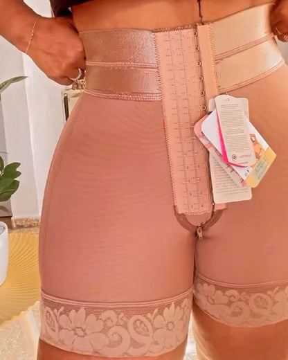 Hoch taillierte figurformende Push-Up-Shorts