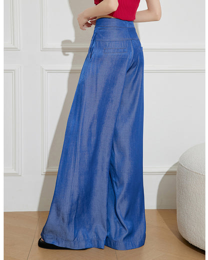 Hochgeschnittene gerade geschnittene Hose mit weitem Beinverlauf