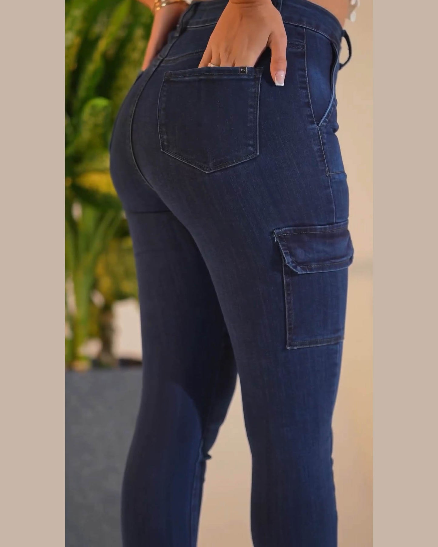 Dunkelblau-farbige Po-hebende Skinny Jeans