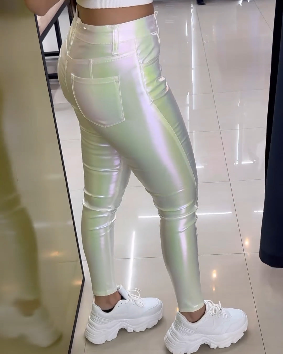 Schlanke Po Push-Up Lederhose